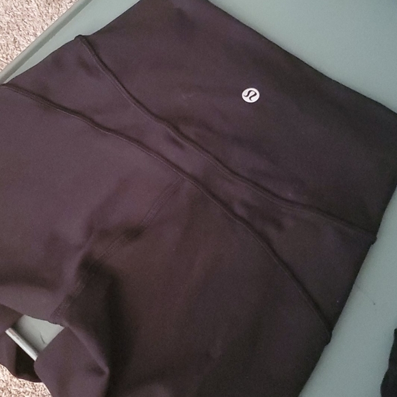 SOLD!! Fast and Free Lululemon Leggings Size 2 - Picture 3 of 4